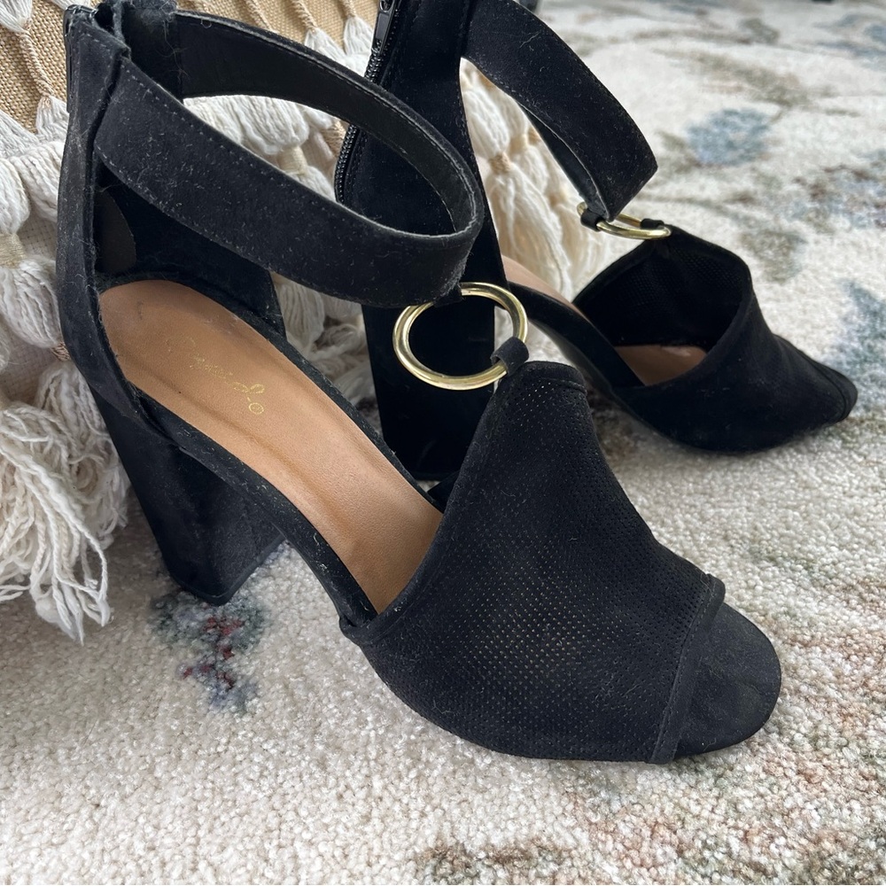 Quipid Black Faux Suede Open Toe Heels  Size 8.5
